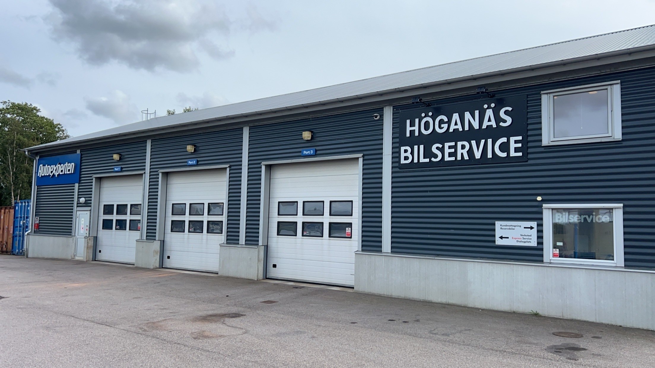 Däckförvaring i vår bilverkstad i Höganäs