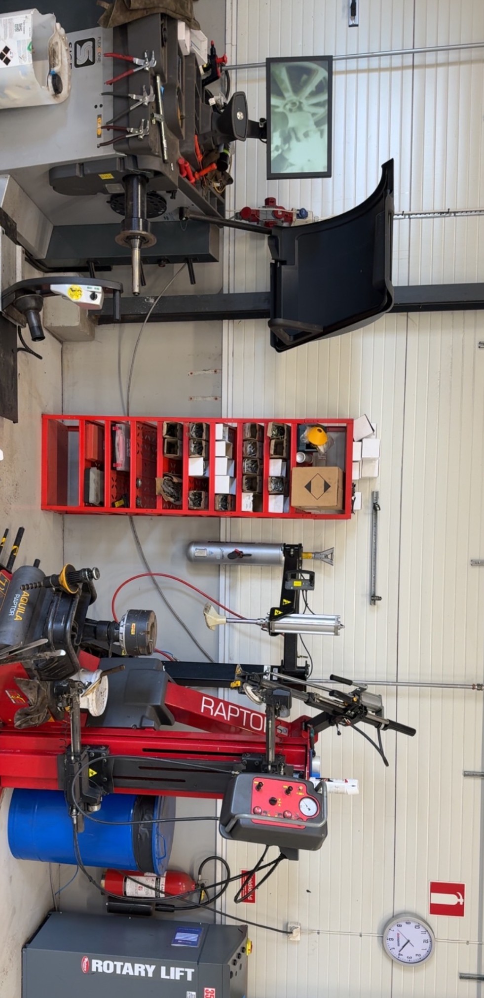 Däckförvaring i vår bilverkstad i Jönköping